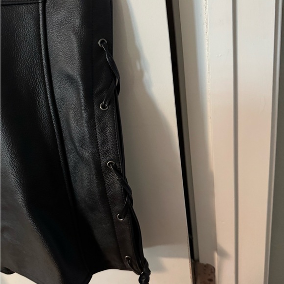 Harley Davidson Black Leather Vest - Picture 4 of 14